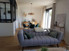 Charmante maison avec jardin et garage.